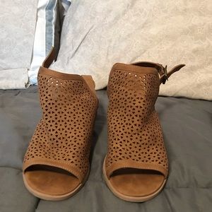 Universal Thread Heels